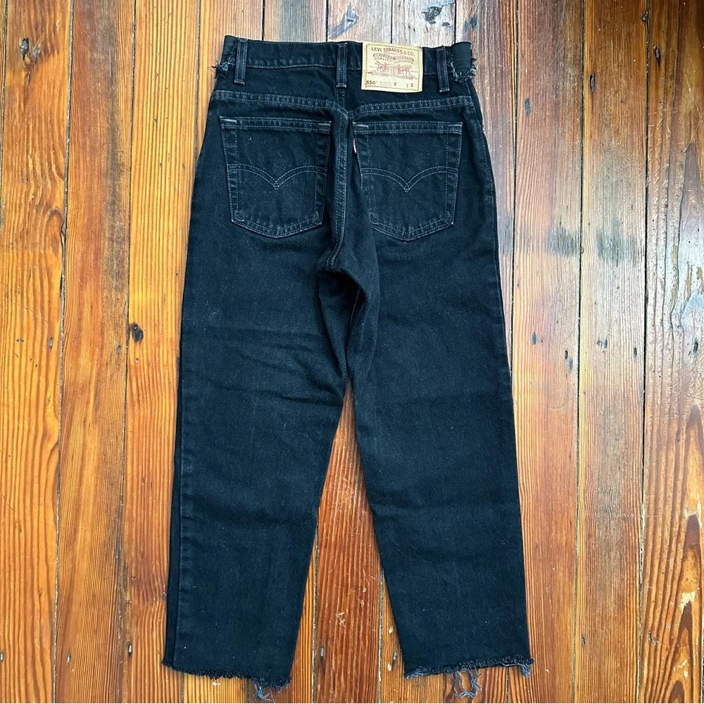 Vintage Levi’s 550 black cropped jeans